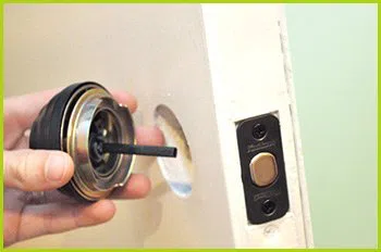 Expert Locksmith Services Riverside, CT 203-893-4236 - 12-changing-locks