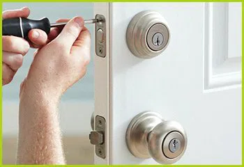Expert Locksmith Services Riverside, CT 203-893-4236 - 13-new-locks-installation