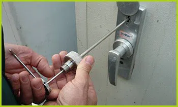Expert Locksmith Services Riverside, CT 203-893-4236 - 15-emergency-locksmiths