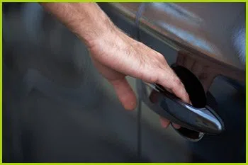 Expert Locksmith Services Riverside, CT 203-893-4236 - 8-opening-car-locks